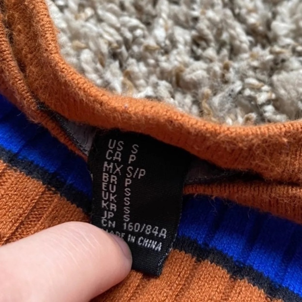 Cropped sweater - Picture 2 of 3